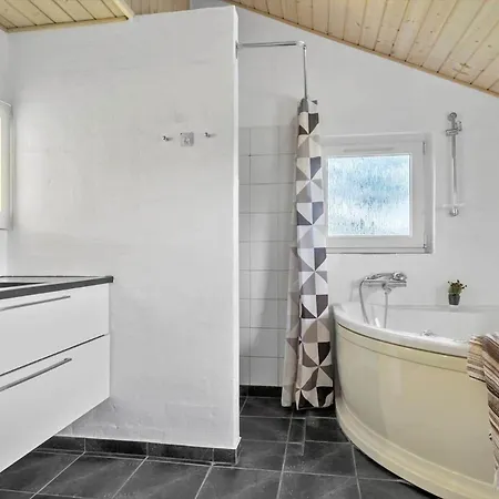 8840-glesborg-strandskadevej-12-a Semesterbostad Glesborg